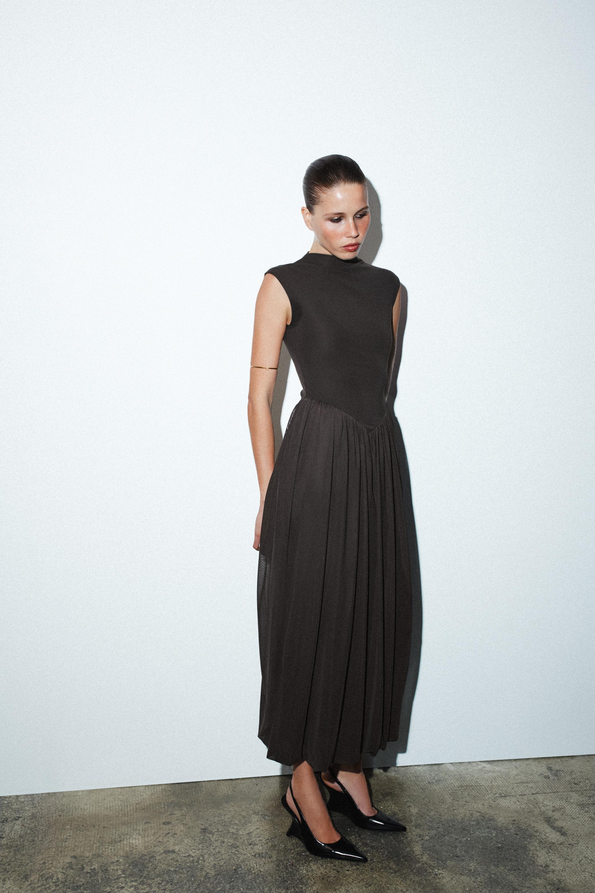 【新品タグ付き✨️ZARAcollection】 マキシ ワンピースロング 豪華 ZARA - 新品 ZARA 今季 激レア 2024 ロングワンピース 濃紺