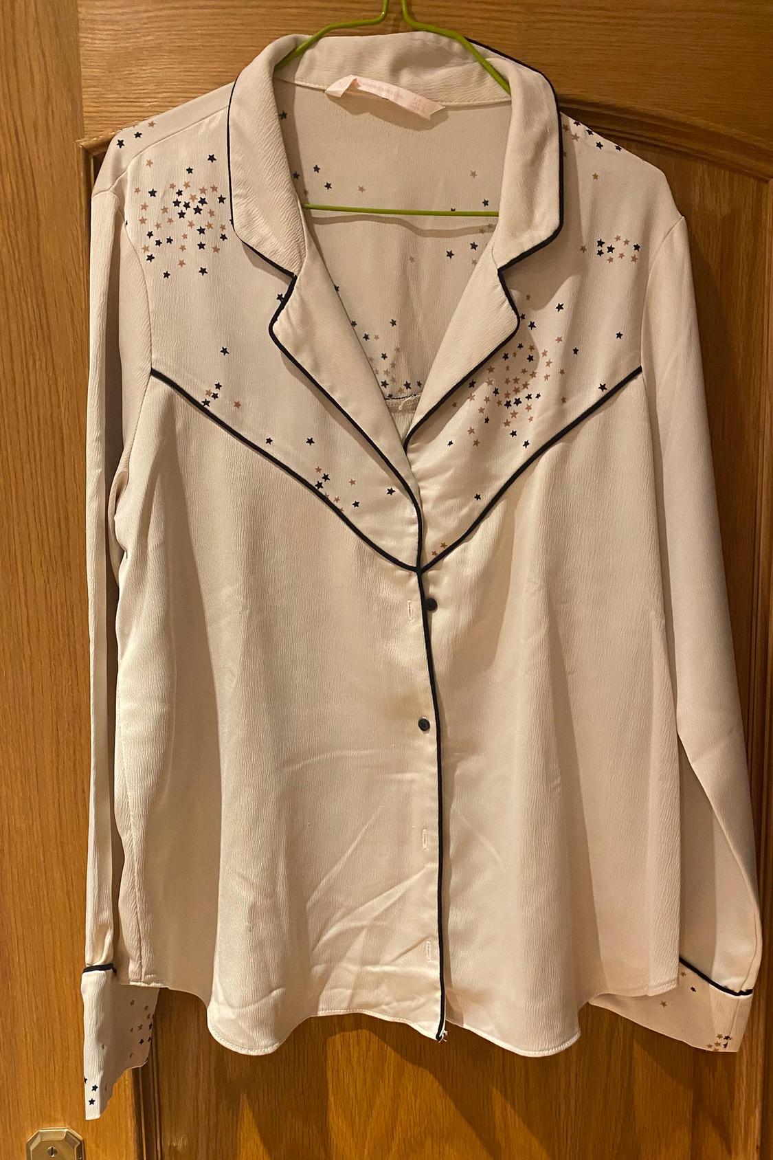 STAR PRINT SHIRT WITH CONTRASTING PIPING