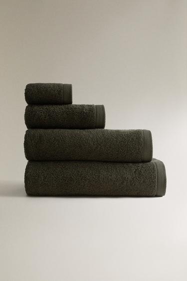 PLAIN COTTON TERRY BATH TOWEL (500 GSM) - Dark green by Zara - Image 0