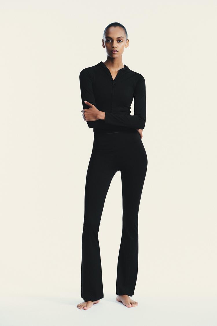 PANTALON FLARE SANS COUTURE EN POLYAMIDE Noir ZARA France