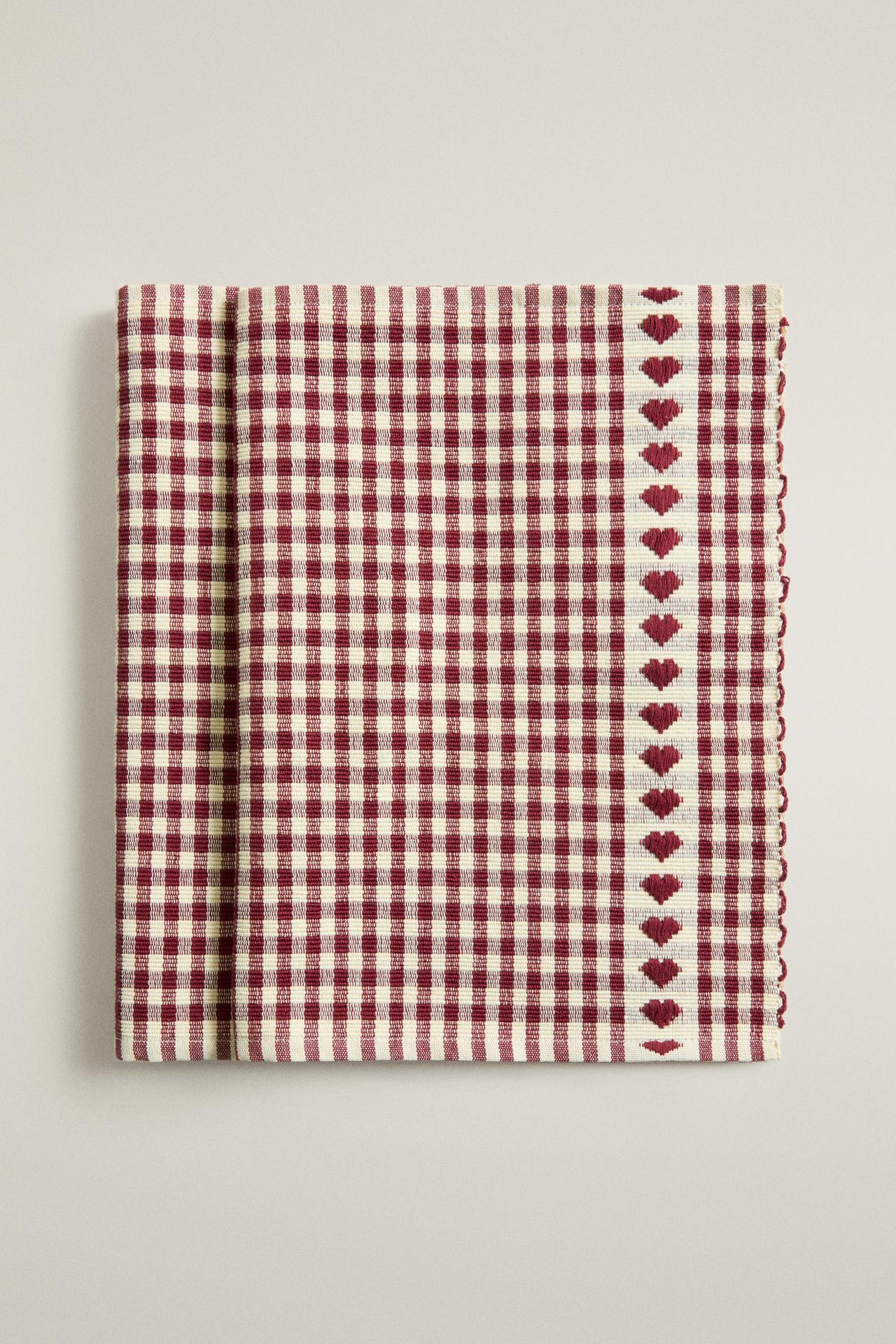 CHRISTMAS HEART PLACEMATS (PACK OF 2) — Red