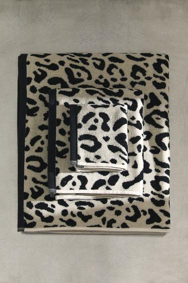 Zara ANIMAL PRINT VELOUR BATH TOWEL - Sand / Black