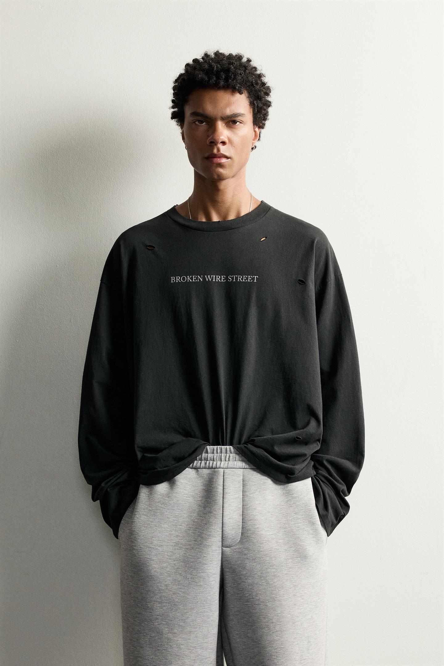 Мужская футболка Zara Relaxed Fit Distressed Effect Printed, цвет: Чёрный — фото 2