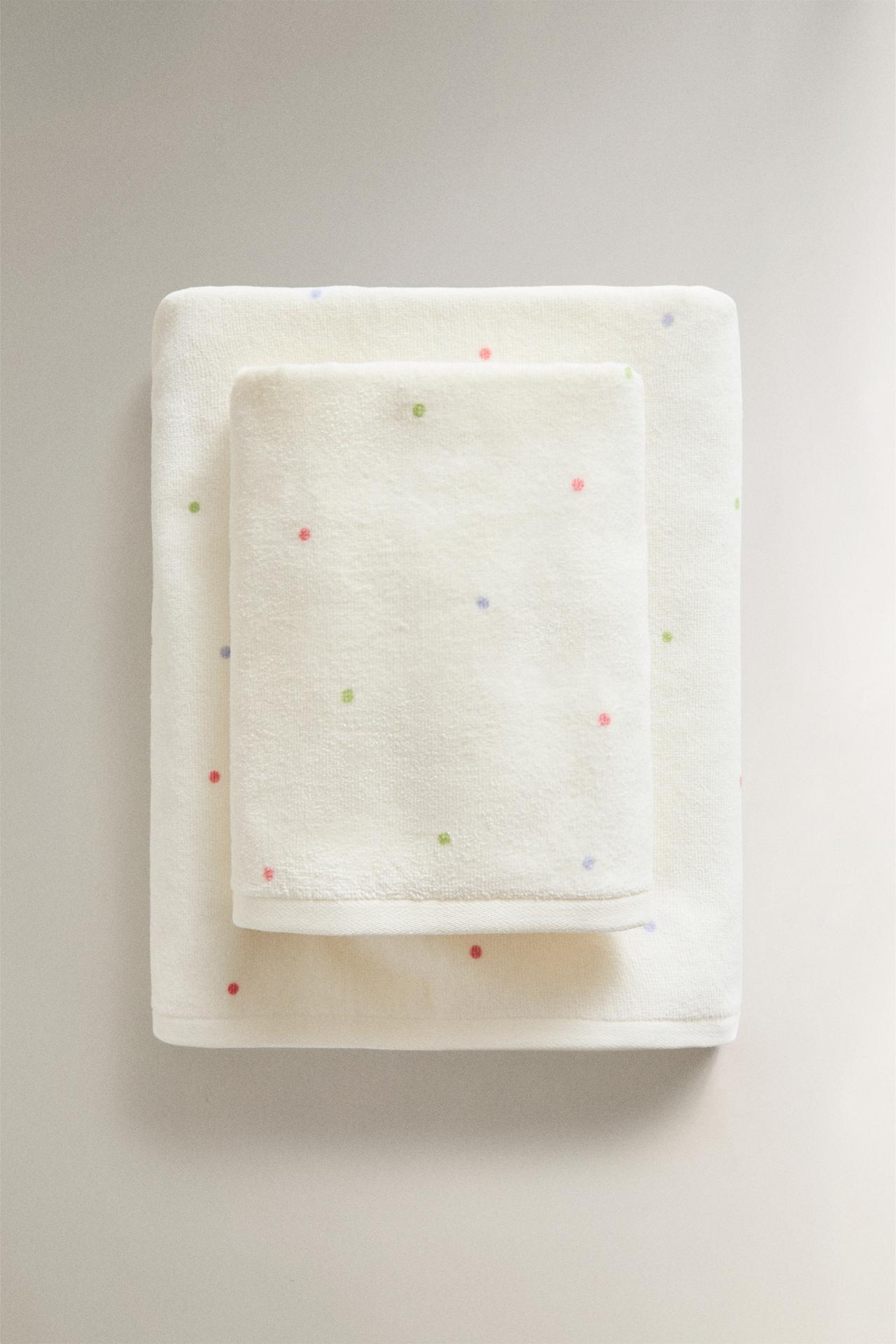 KIDS' VELOUR DOTTED TOWEL — Oyster-white