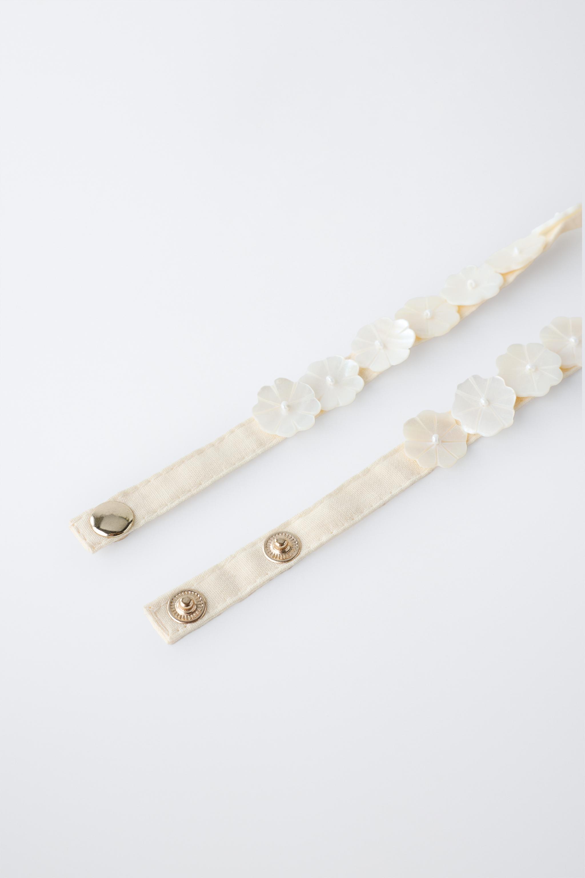 PEARLESCENT FLOWER CHOKER