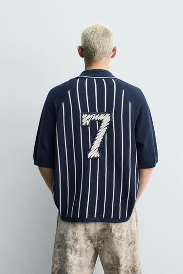 POLO EN MAILLE RAYÉ AVEC BRODERIE ET PIÈCE - Bleu encre de Zara - Image 2