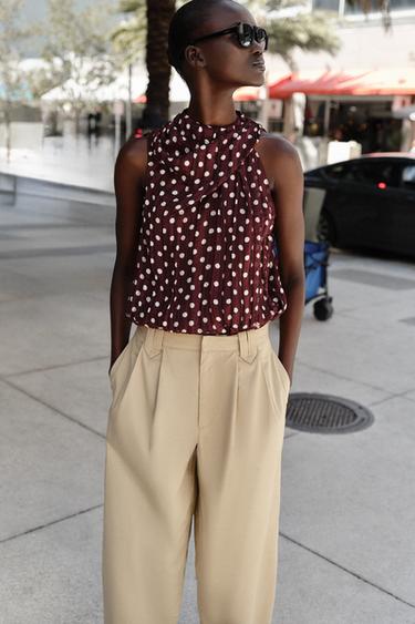 PANTALON À PINCES ET BAS À REVERS - Camel clair de Zara - Image 2