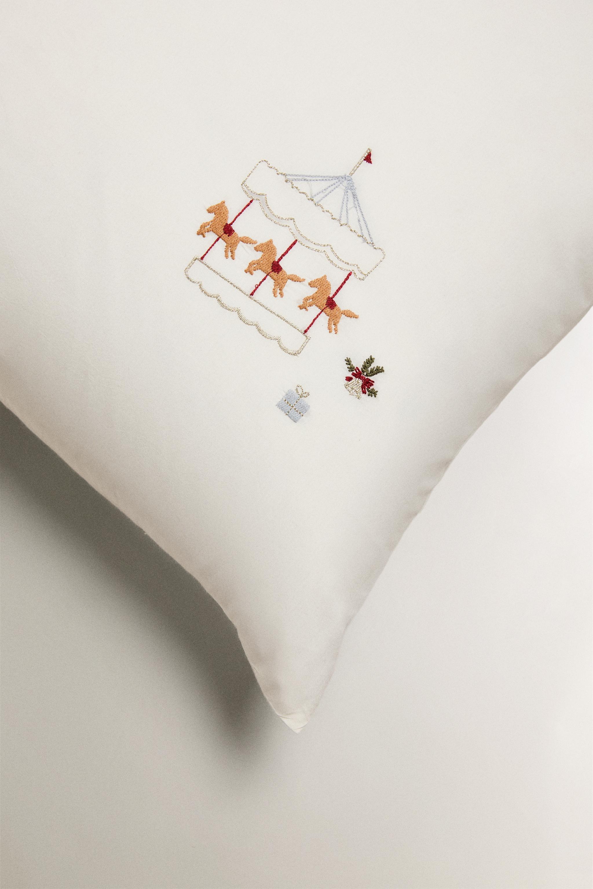 CHILDREN'S CHRISTMAS FIGURE PILLOWCASE