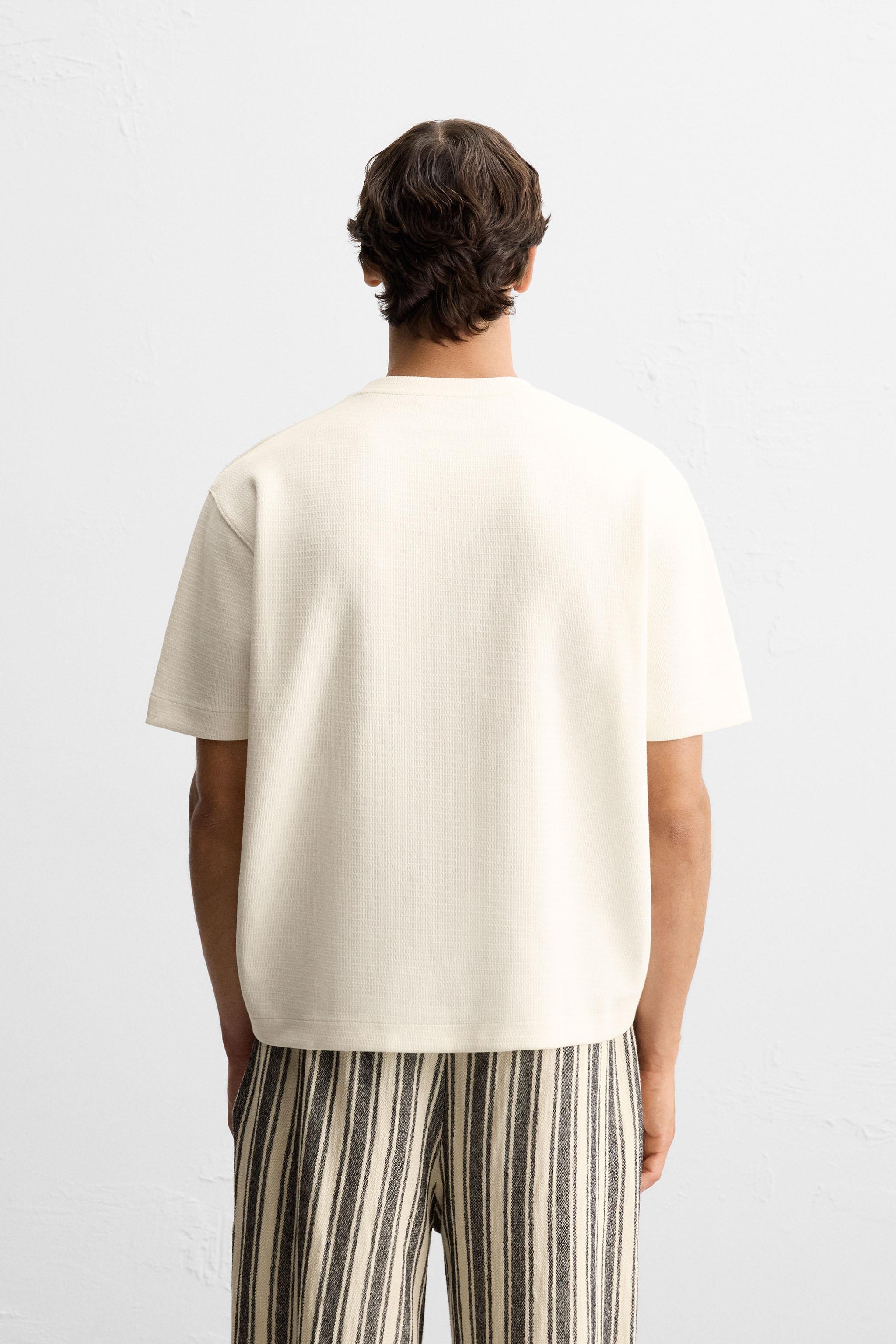 TEXTURED SWEATSHIRT