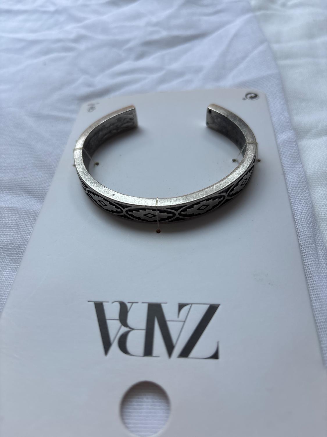 EMBOSSED CUFF BRACELET - Image 2