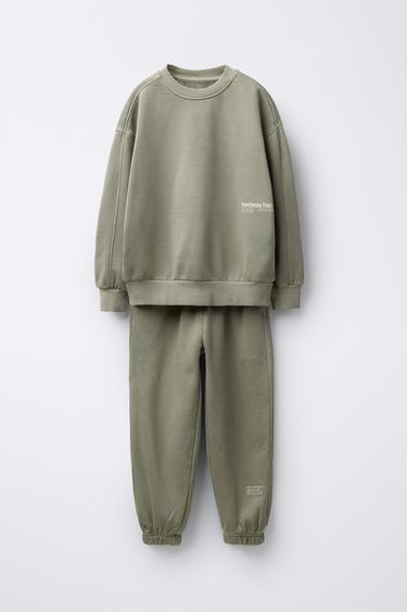 طقم سترة رياضية وبنطلون JOGGER بصبغة الملابس - بيج by Zara