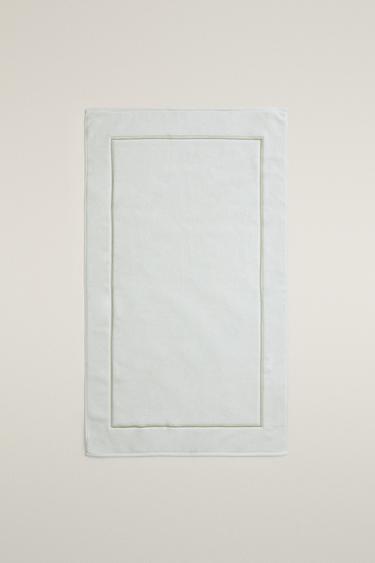 EMBROIDERED SCALLOPED BATH MAT — Light green 2