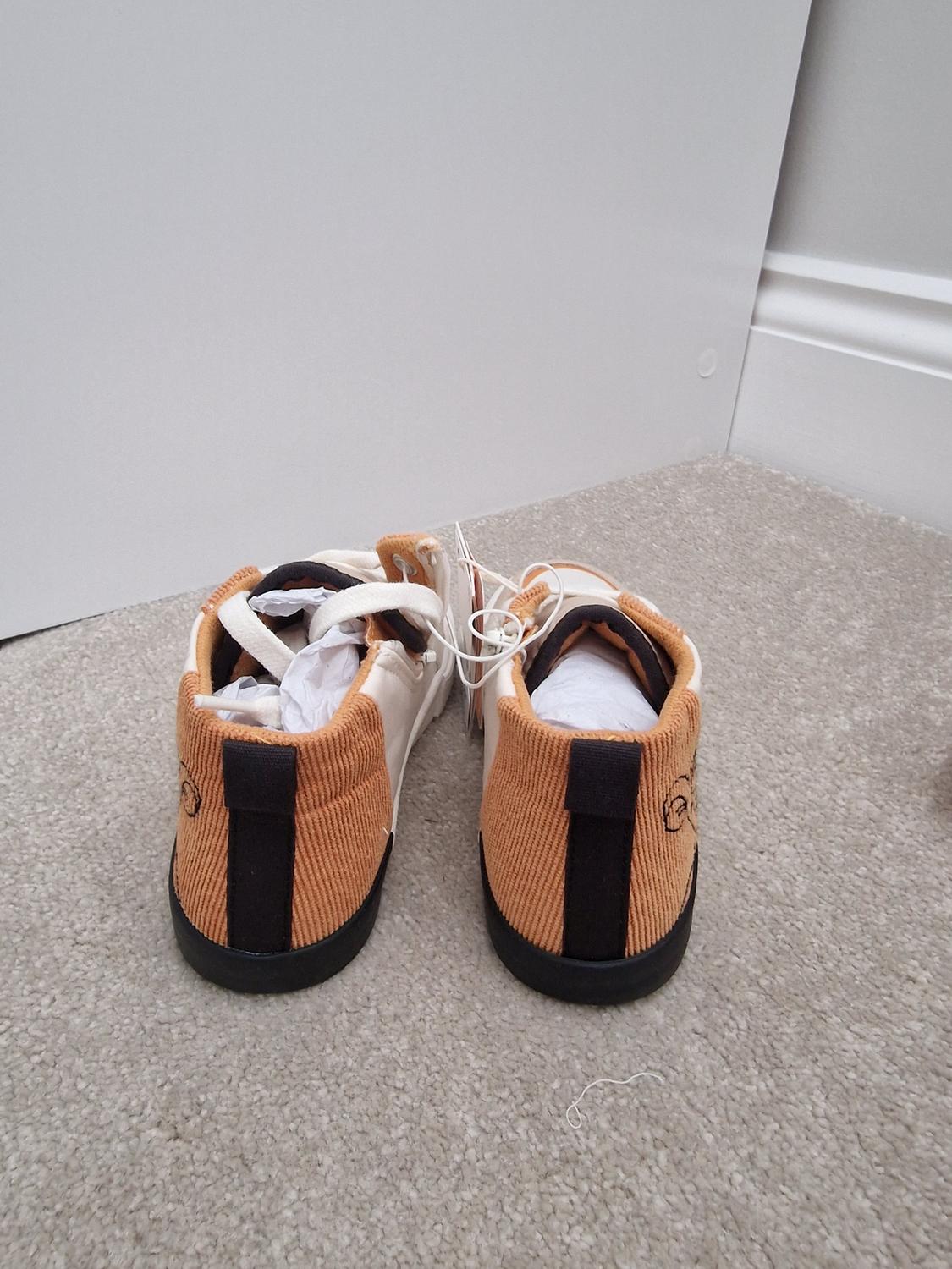 TIGGER © DISNEY BASKETBALL SHOES - Image 3