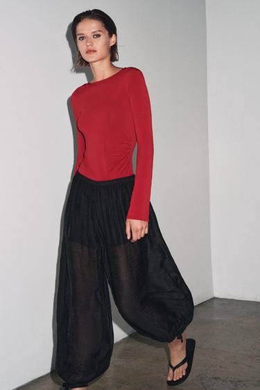 CAMISETA FRUNCES MANGA LARGA - Burgundy de Zara