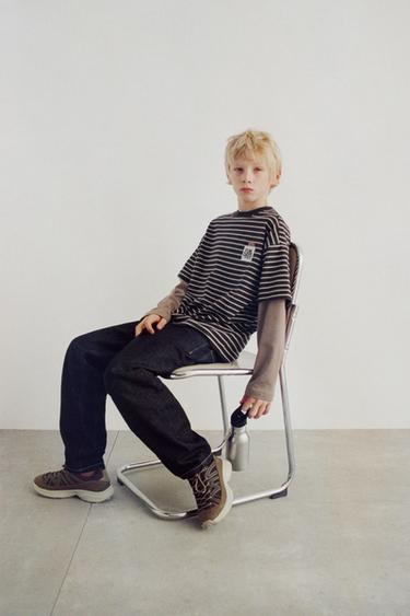 T-SHIRT MIT DOPPELLAGIGEN ÄRMELN UND STREIFEN - Braun von Zara