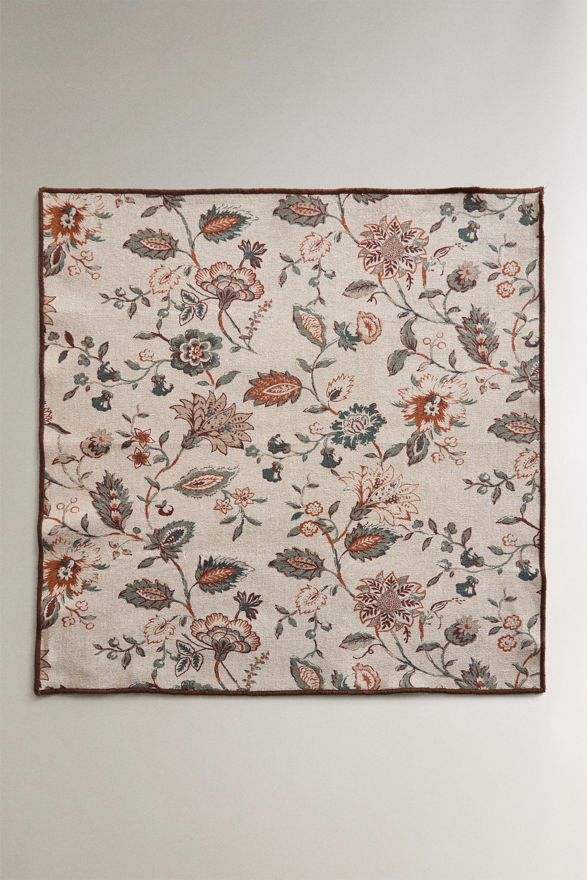 LOT DE SERVIETTES DE TABLE IMPRIMÉ FLEURS ET SURPIQÛRE (LOT DE 2)