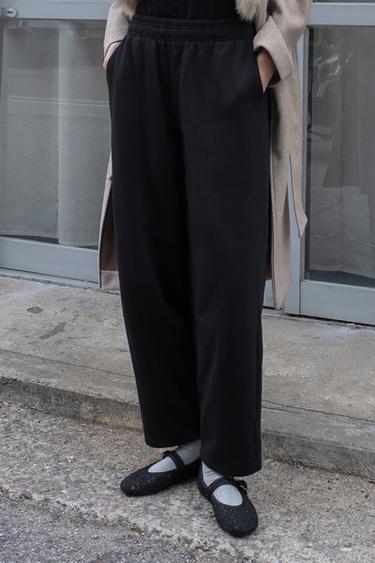 CARROT FIT PLUSH TROUSERS - Black by Zara