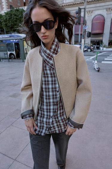 BLOUSON BOMBER FINITIONS MATIÈRE SYNTHÉTIQUE - Sable de Zara - Image 1