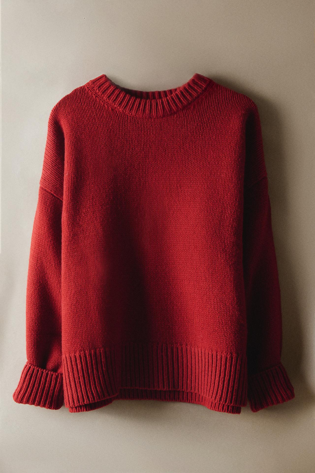 WOOL SWEATER WITH ROUND INFINITY SCARF — Dark red