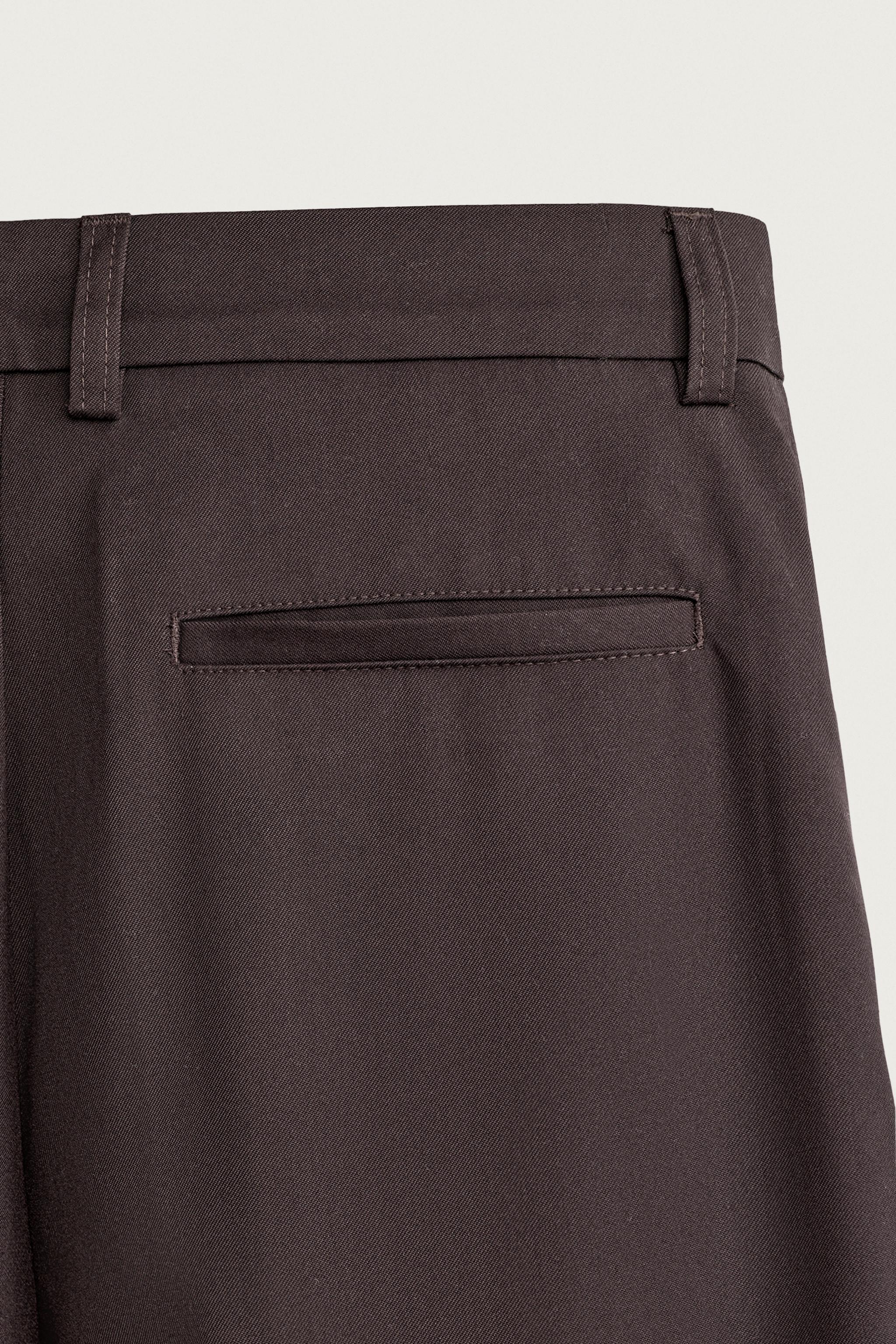 PANTALON COUPE DÉCONTRACTÉE À PLIS