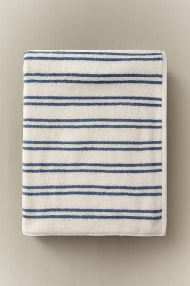SERVIETTE DE BAIN DOUBLE RAYURE - bleu-poudré de Zara