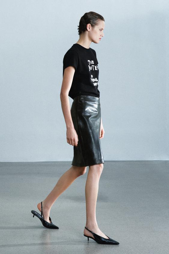 T-SHIRT AVEC INSCRIPTION - Noir de Zara - Image 2