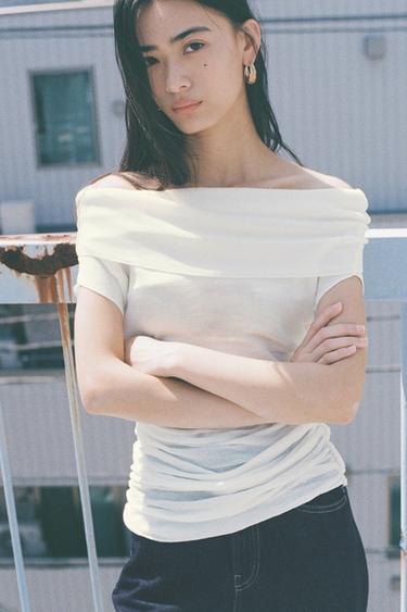 OFF-THE-SHOULDER KNIT TOP - Ecru by Zara