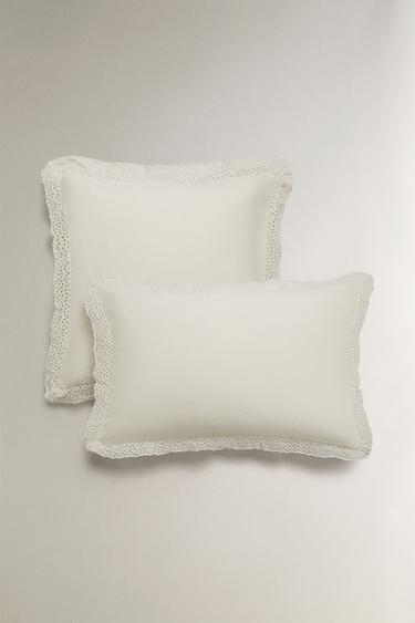 COTTON CUSHION COVER WITH EMBROIDERED RUFFLE TRIM - Ecru Zara
