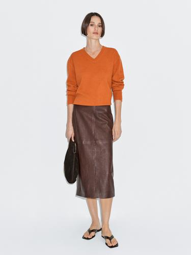 Falda recta midi piel napa - Marrón de Zara