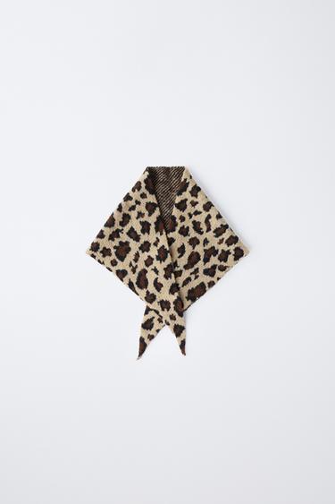 منديل للرأس محاك مثلثي ANIMAL PRINT - بني الخاص بـ Zara