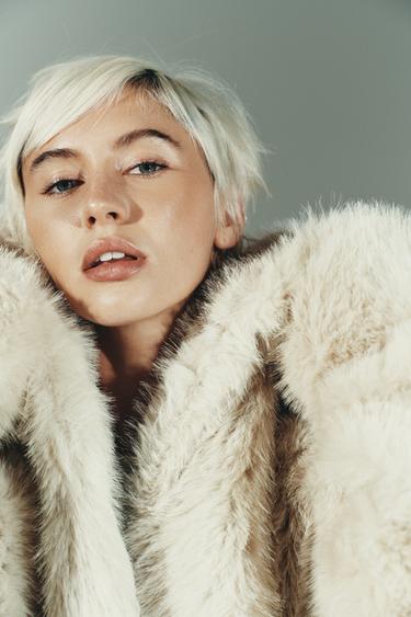 SHORT FAUX FUR COAT WITH TOGGLES - Light beige by Zara