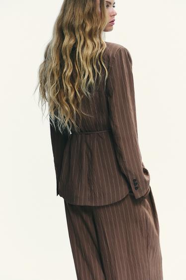 BLAZER À RAYURES AVEC ÉPAULETTES ET CEINTURE FINE - Marron / Écru de Zara - Image 3