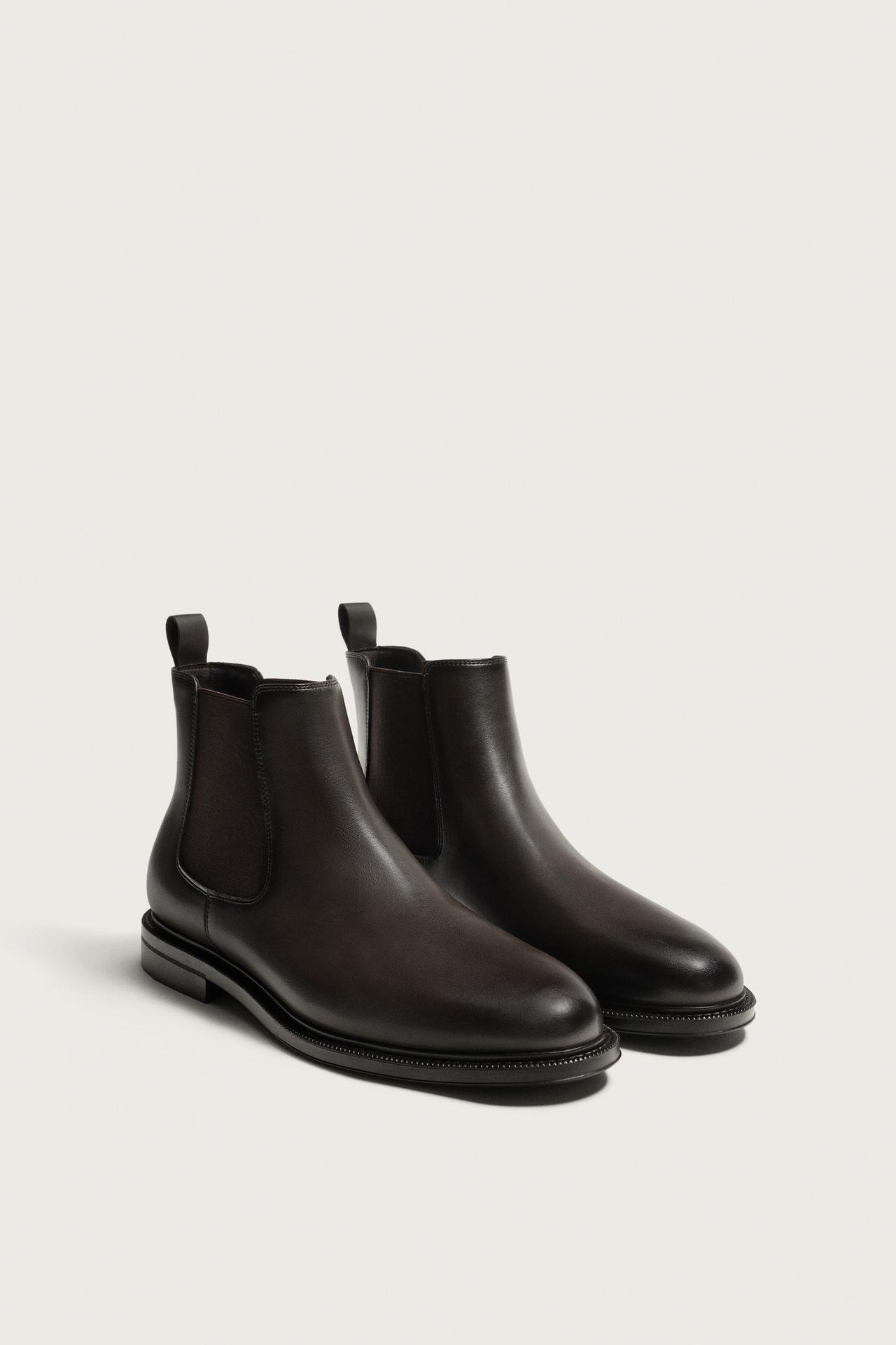 CHELSEA BOOTS — Brown