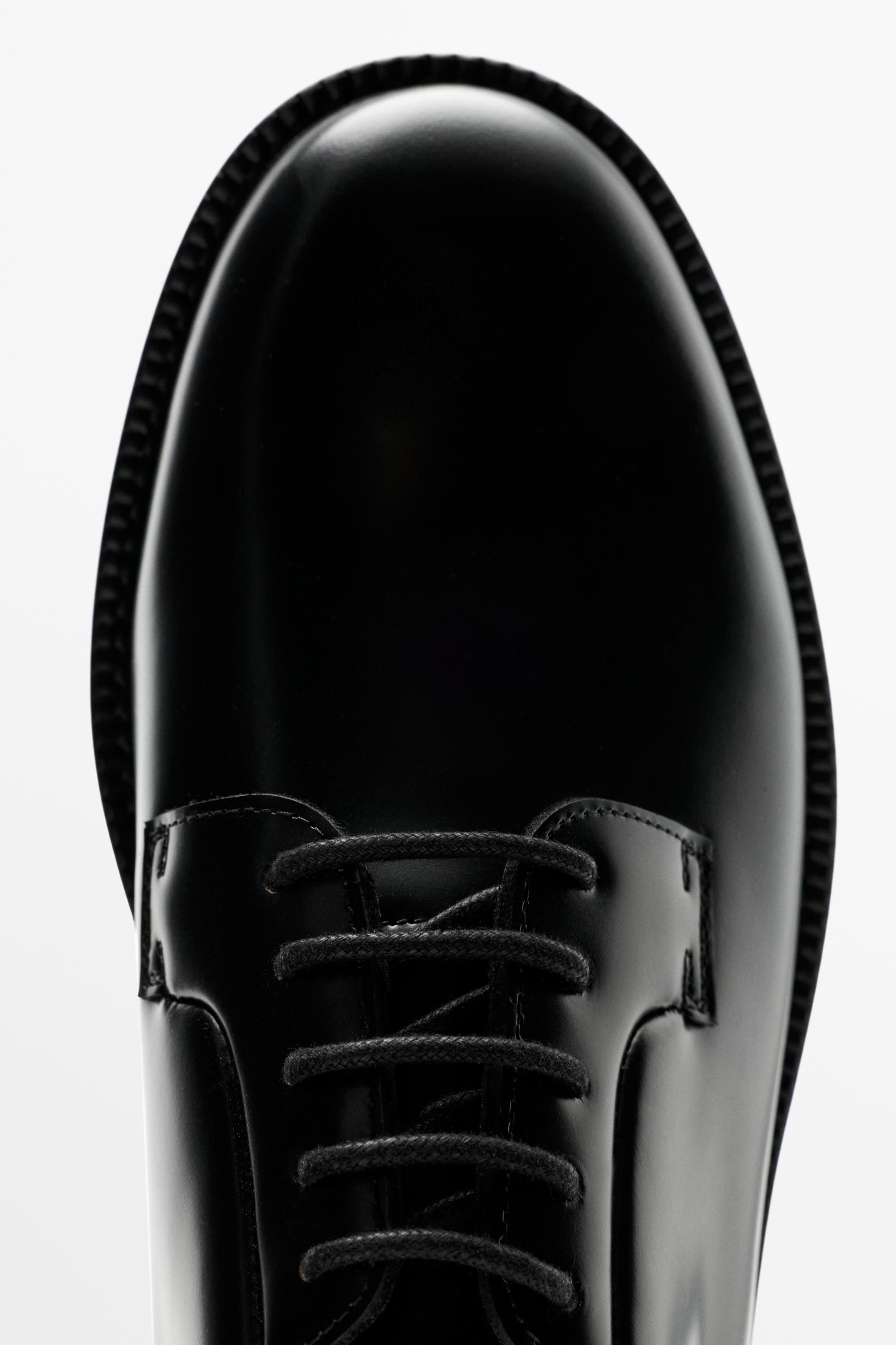 Leather dress blucher shoe