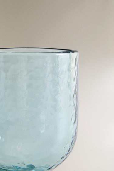 VERRE À PIED ACRYLIQUE MARTELÉ - Bleuté de Zara - Image 4