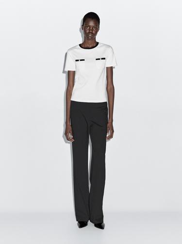 Camiseta manga corta detalle bolsillos - Blanco de Zara - Imagen 0