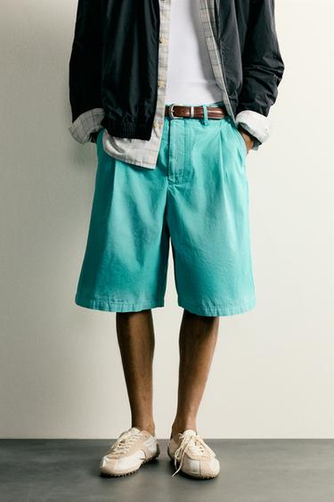 SHORT DÉLAVÉ COUPE RELAXED FIT À PLIS - Turquoise de Zara