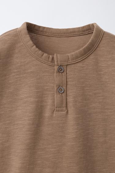 T-SHIRT BASIQUE À BOUTONS - Marron de Zara - Image 2