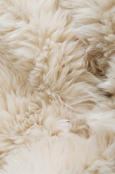 LONG FAUX FUR BLANKET - Ecru by Zara
