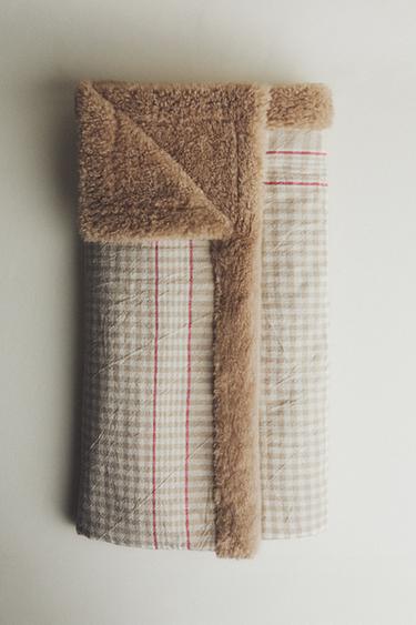 REVERSIBLE CHECK PET THROW - Light beige by Zara