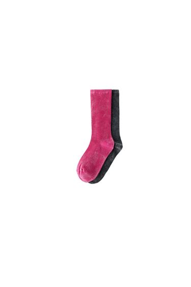 PACK DOS CALCETINES LARGOS EFECTO LAVADO - Fucsia de Zara