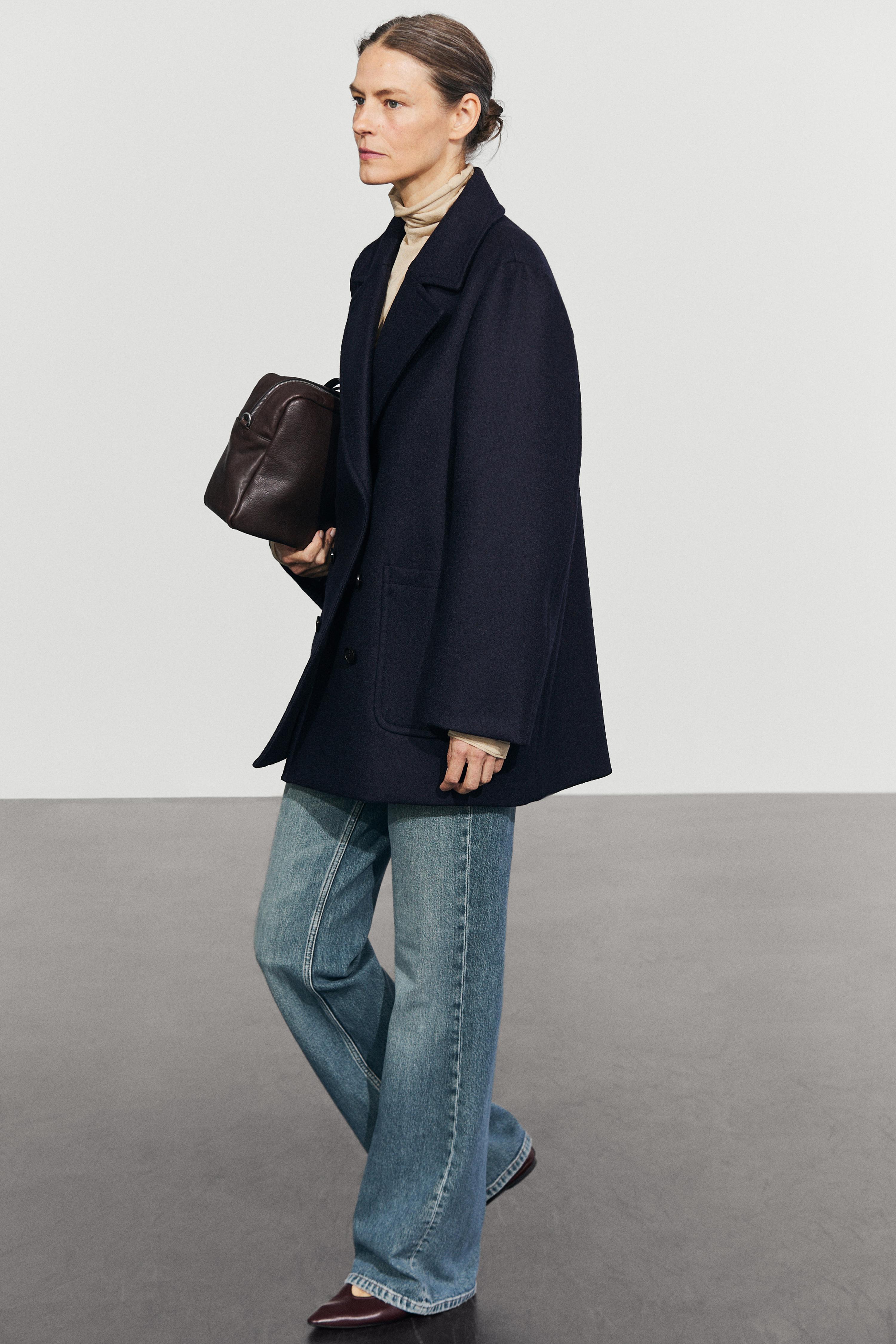 Medium double-breasted coat