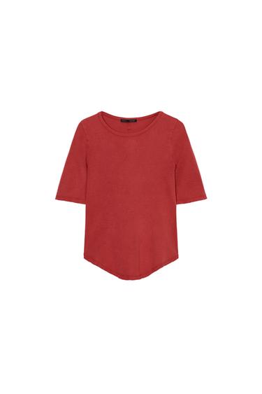 Front view of a washed-effect red t-shirt, round neck, short sleeve, rounded hem, slim fit.