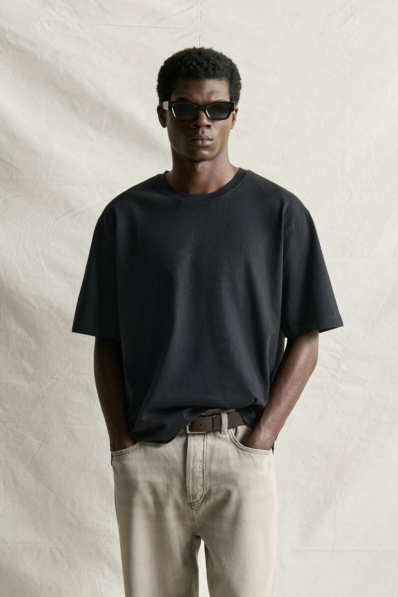 SHORT SLEEVE HEAVYWEIGHT T-SHIRT — Black
