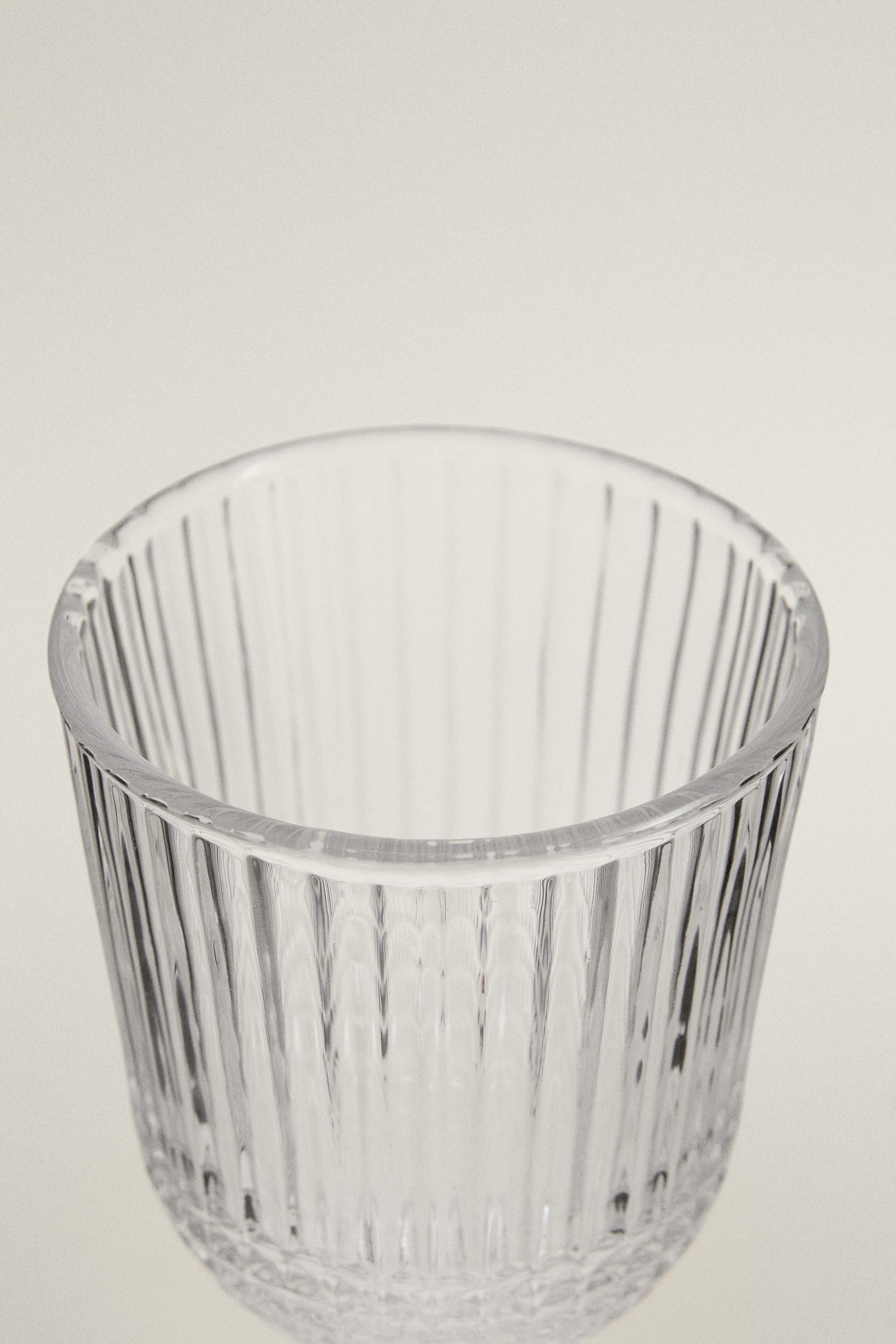 GEOMETRIC RAISED GLASS — Transparent