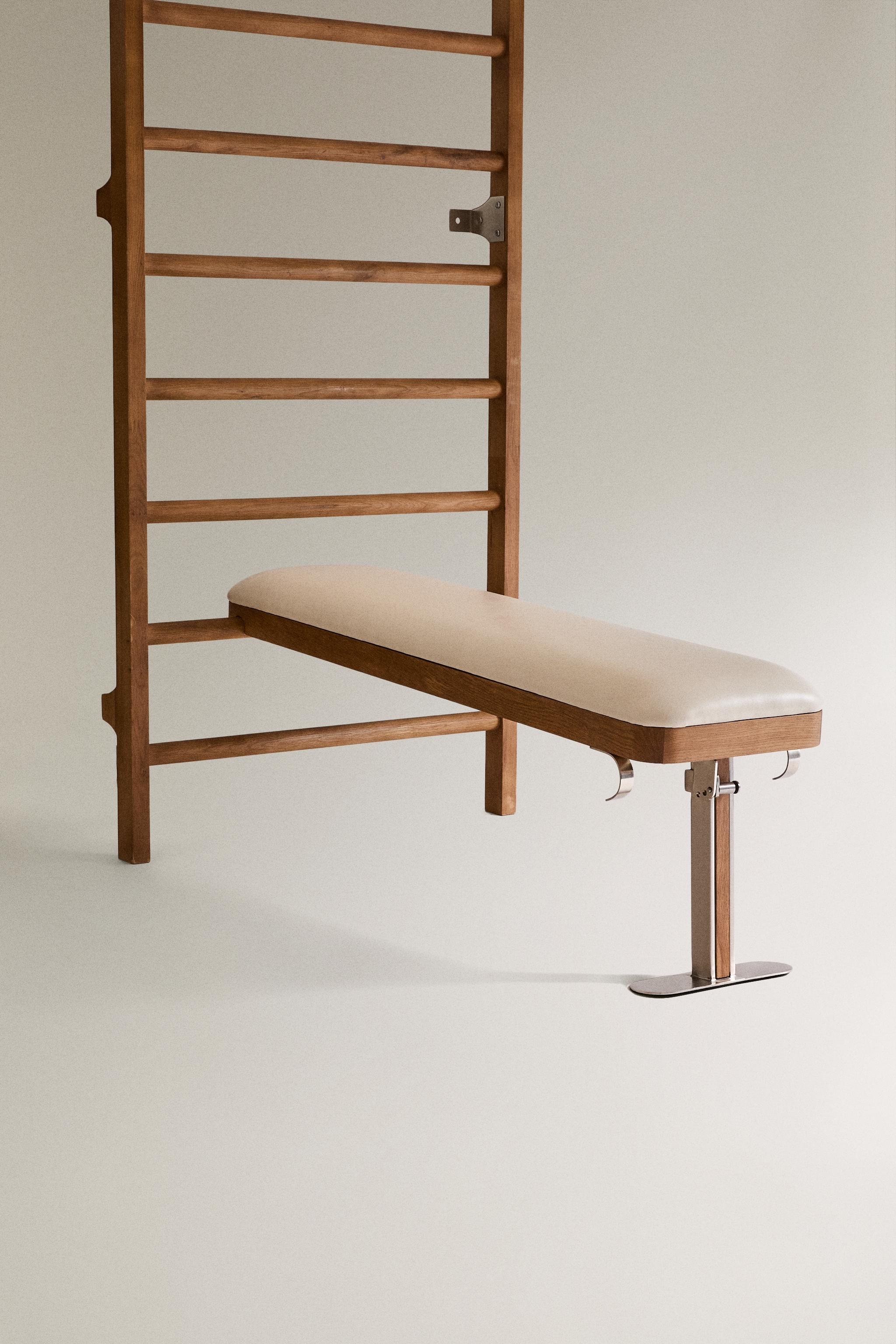 ADJUSTABLE LEATHER LADDER BENCH