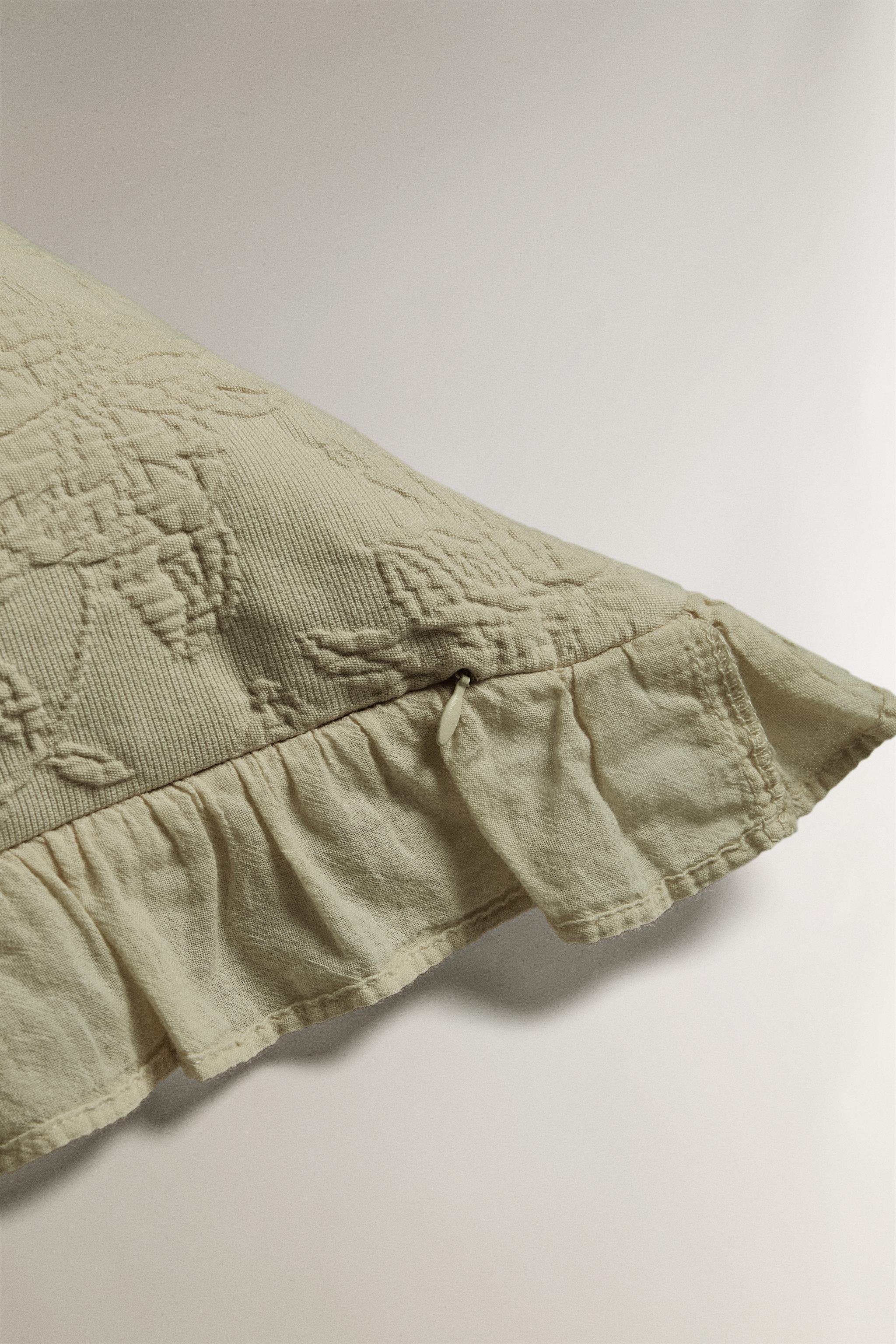 HOUSSE DE COUSSIN JACQUARD VOLANT
