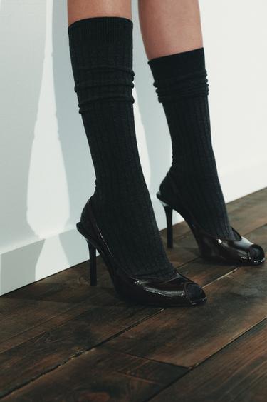 SANDALES À TALONS EFFET VERNI - Marron de Zara - Image 1
