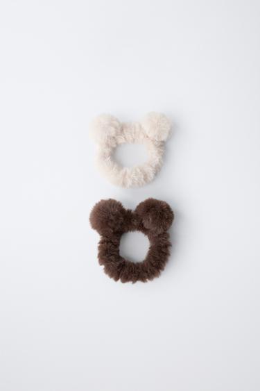 PACK OF TWO FAUX FUR EAR SCRUNCHIES - Ecru by Zara