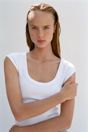 T-SHIRT À ENCOLURE ARRONDIE - Blanc de Zara - Image 2